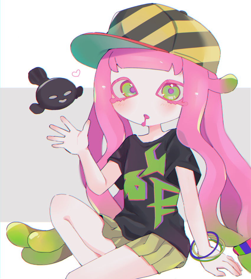 1girl absurdres arm_up baseball_cap black_shirt clownfish drooling gradient_hair green_eyes green_hair harmony's_clownfish_(splatoon) harmony_(splatoon) hat highres knee_up long_hair looking_at_viewer low-tied_long_hair miniskirt multicolored_hair open_mouth pink_hair pleated_skirt shirt short_sleeves sitting skirt splatoon_(series) splatoon_3 striped striped_headwear t-shirt tentacle_hair thighs twintails two-tone_hair user_dawy2785 waving yellow_skirt