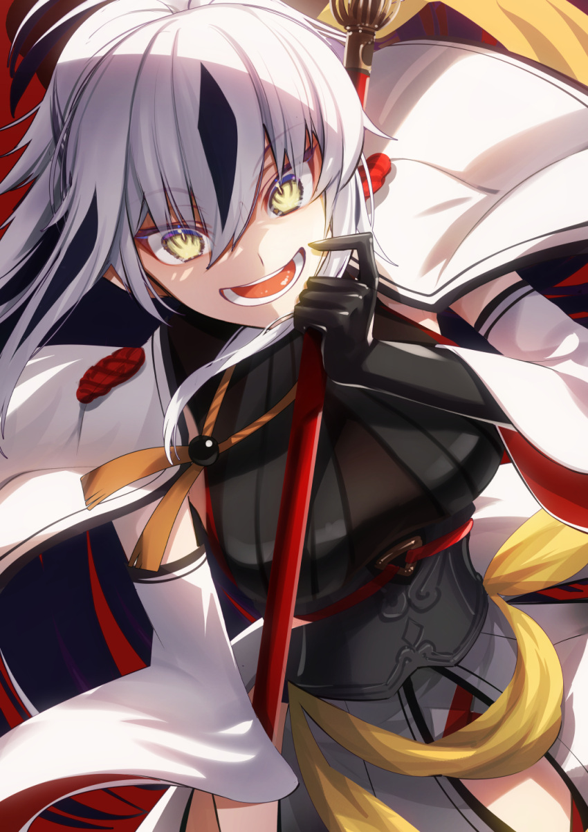 1girl :d armor bangs black_gloves black_hair cluseller fate/grand_order fate_(series) gloves highres holding holding_weapon long_hair nagao_kagetora_(fate) open_mouth smile solo teeth weapon white_hair yellow_eyes