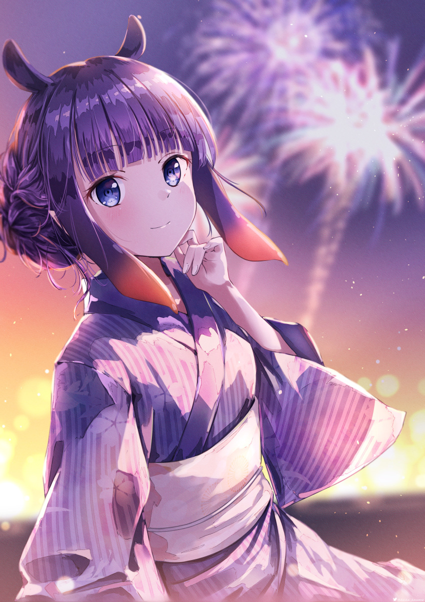 1girl absurdres alternate_costume alternate_hairstyle animal_ears bangs blunt_bangs blurry blurry_background daidai_(daidai826) fireworks gradient_hair grey_eyes hair_bun hand_on_own_chin highres hololive hololive_english japanese_clothes kimono looking_at_viewer multicolored_hair ninomae_ina'nis obi outdoors purple_hair sash smile solo summer summer_festival tentacle_hair upper_body virtual_youtuber wide_sleeves yukata