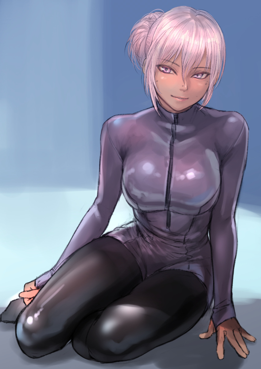 1girl bodysuit breasts full_body hair_between_eyes hair_bun highres kilye_kairi large_breasts latex latex_bodysuit long_sleeves looking_at_viewer mole mole_on_nose mole_under_eye original parted_lips pink_hair sitting skin_tight smile solo violet_eyes yokozuwari