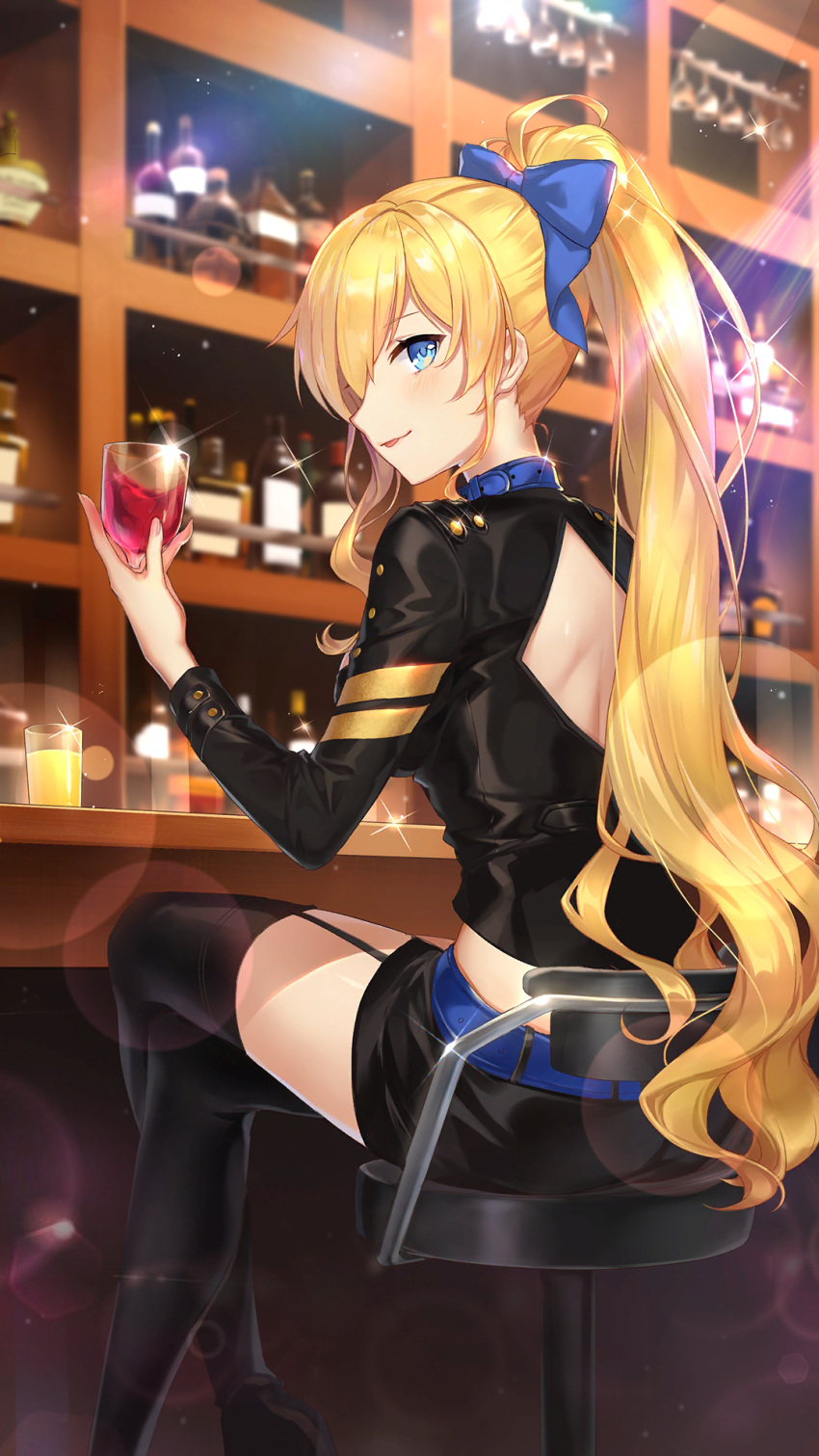 1girl alcohol back_cutout bar bar_stool belt black_legwear black_shirt black_shorts blonde_hair blue_bow blue_eyes blurry bow breasts choker clothing_cutout crop_top crossed_legs cup depth_of_field drink drinking_glass garter_straps girl_cafe_gun glint hair_bow hand_up highres holding holding_cup juno_emmons large_breasts lens_flare light_rays long_hair long_sleeves looking_at_viewer looking_back midriff official_art ponytail profile revision rokuwata_tomoe shirt short_shorts shorts sidelocks sitting smile solo stool thigh-highs thighs thong tongue tongue_out very_long_hair