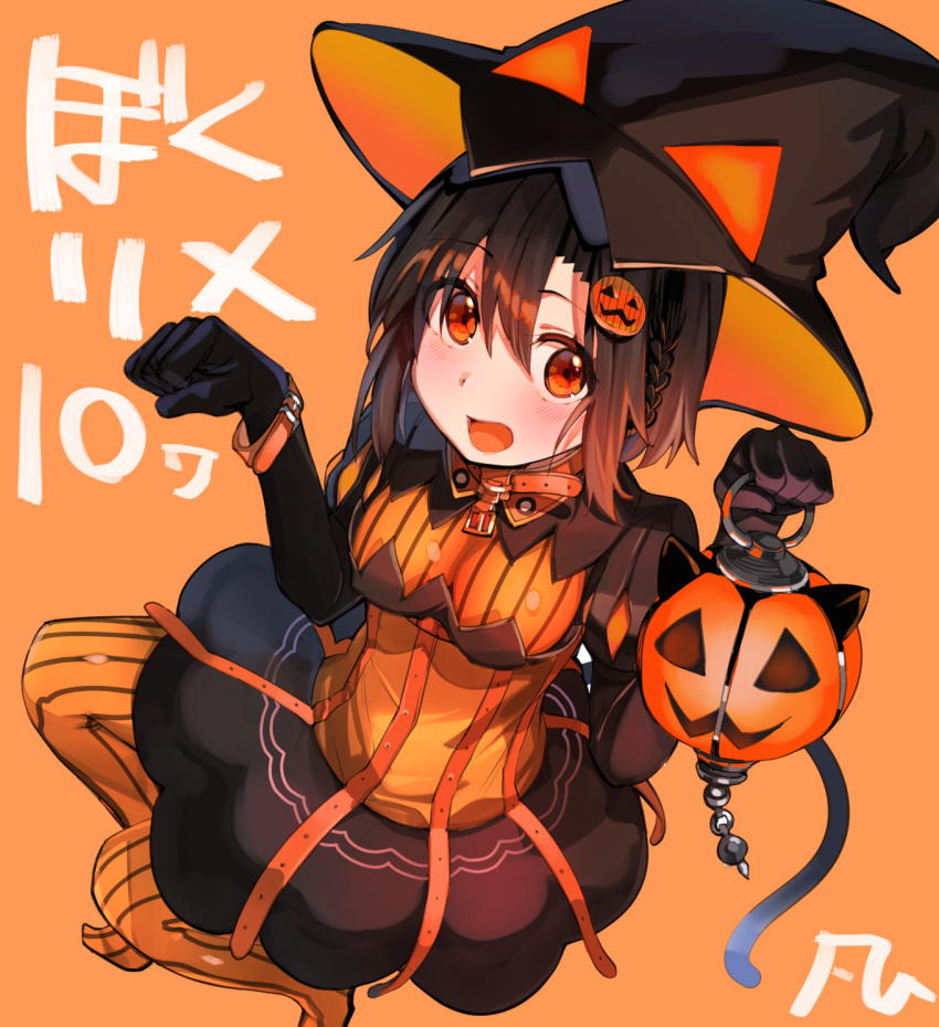 1girl bangs black_gloves black_headwear blush bokutachi_no_remake braid breasts commentary_request eyebrows_visible_through_hair food-themed_hair_ornament gloves hair_between_eyes hair_ornament halloween halloween_costume hat highres jack-o'-lantern looking_at_viewer medium_breasts open_mouth orange_background orange_headwear paw_pose pumpkin pumpkin_hair_ornament shino_aki shiny shiny_clothes short_hair side_braid solo striped striped_legwear tail two-tone_headwear witch_hat yanngoto