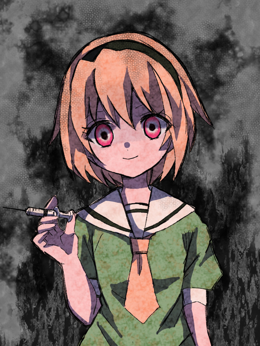 1girl alternate_eye_color black_hairband blonde_hair closed_mouth commentary_request empty_eyes eyes_visible_through_hair green_shirt grey_background hairband hand_up highres higurashi_no_naku_koro_ni holding holding_syringe houjou_satoko looking_at_viewer nauka necktie puffy_short_sleeves puffy_sleeves red_eyes sailor_collar shirt short_hair short_sleeves sketch smile solo spoilers straight-on syringe upper_body white_sailor_collar yellow_neckwear
