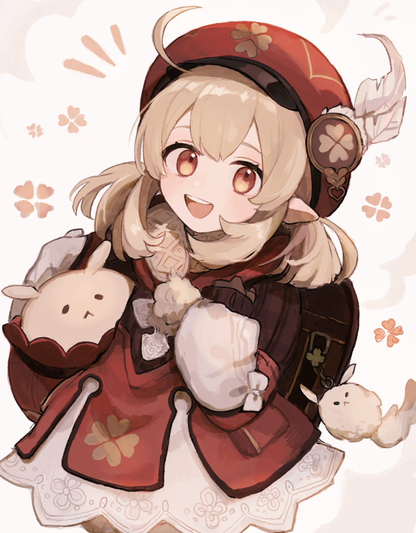 1girl :d ahoge backpack bag bangs brown_gloves brown_scarf cabbie_hat carrying clover_print coat commentary_request dodoco_(genshin_impact) eyebrows_visible_through_hair genshin_impact gloves hair_between_eyes hat hat_feather hat_ornament highres jumpy_dumpty juu_(era-mogu-mogu) klee_(genshin_impact) light_brown_hair long_hair long_sleeves looking_at_viewer low_twintails open_mouth orange_eyes pocket pointy_ears randoseru red_coat red_headwear scarf sidelocks simple_background smile solo twintails white_background