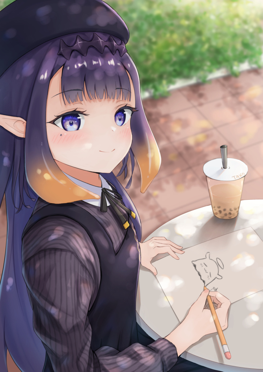 1girl beret bubble_tea bush cup dappled_sunlight day disposable_cup drawing drinking_straw eyelashes halo hanefuro hat highres hololive hololive_english looking_at_viewer looking_up mole mole_under_eye ninomae_ina'nis official_alternate_costume outdoors paper pencil pointy_ears purple_hair sidelocks smile solo sunlight table tako_(ninomae_ina'nis) tile_floor tiles violet_eyes virtual_youtuber