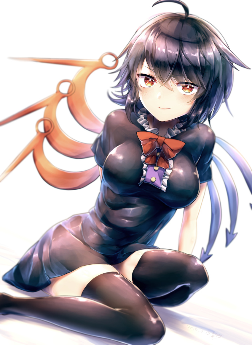 1girl bangs bed black_hair black_legwear blush bow breasts brown_eyes closed_mouth eyebrows_visible_through_hair eyes_visible_through_hair hair_between_eyes highres holding houjuu_nue kisamu_(ksmz) light looking_at_viewer medium_breasts no_hat no_headwear no_shoes on_bed red_bow red_neckwear short_sleeves simple_background sitting sitting_on_bed smile solo thigh-highs touhou white_background wings