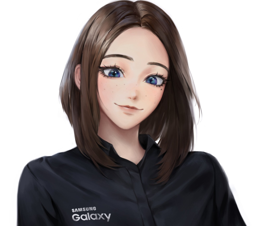 1girl black_shirt blue_eyes brown_hair closed_mouth clothes_writing eyelashes freckles highres korean_commentary lips medium_hair mole mole_under_eye samsung samsung_sam shirt simple_background solo tosil_080 upper_body white_background