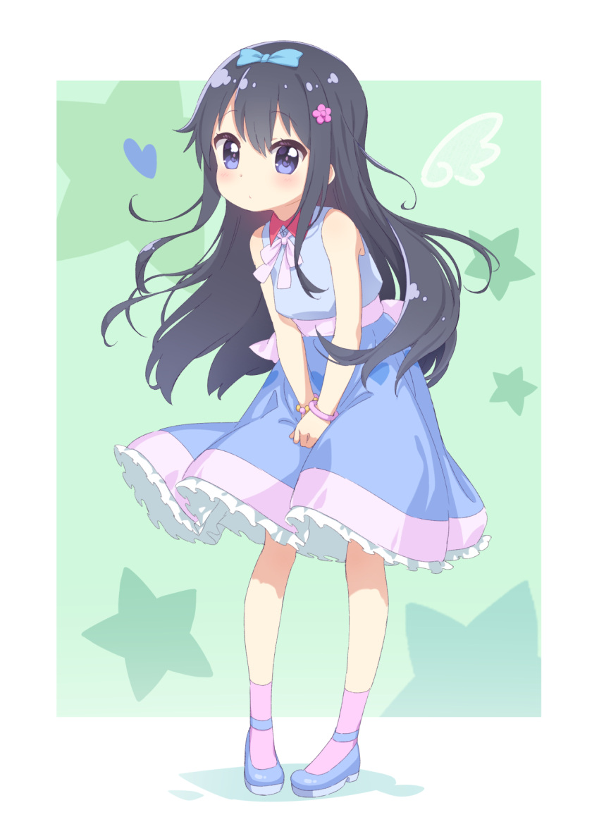 1girl bangs bare_shoulders black_hair blue_bow blue_eyes blue_footwear blue_shirt blue_skirt blush bow closed_mouth commentary_request eyebrows_visible_through_hair flower frilled_skirt frills full_body green_background hair_between_eyes hair_bow hair_flower hair_ornament heart highres jigatei_(omijin) long_hair looking_at_viewer pink_flower pink_legwear shirosaki_hana shirt shoes skirt sleeveless sleeveless_shirt socks solo standing two-tone_background very_long_hair watashi_ni_tenshi_ga_maiorita! white_background