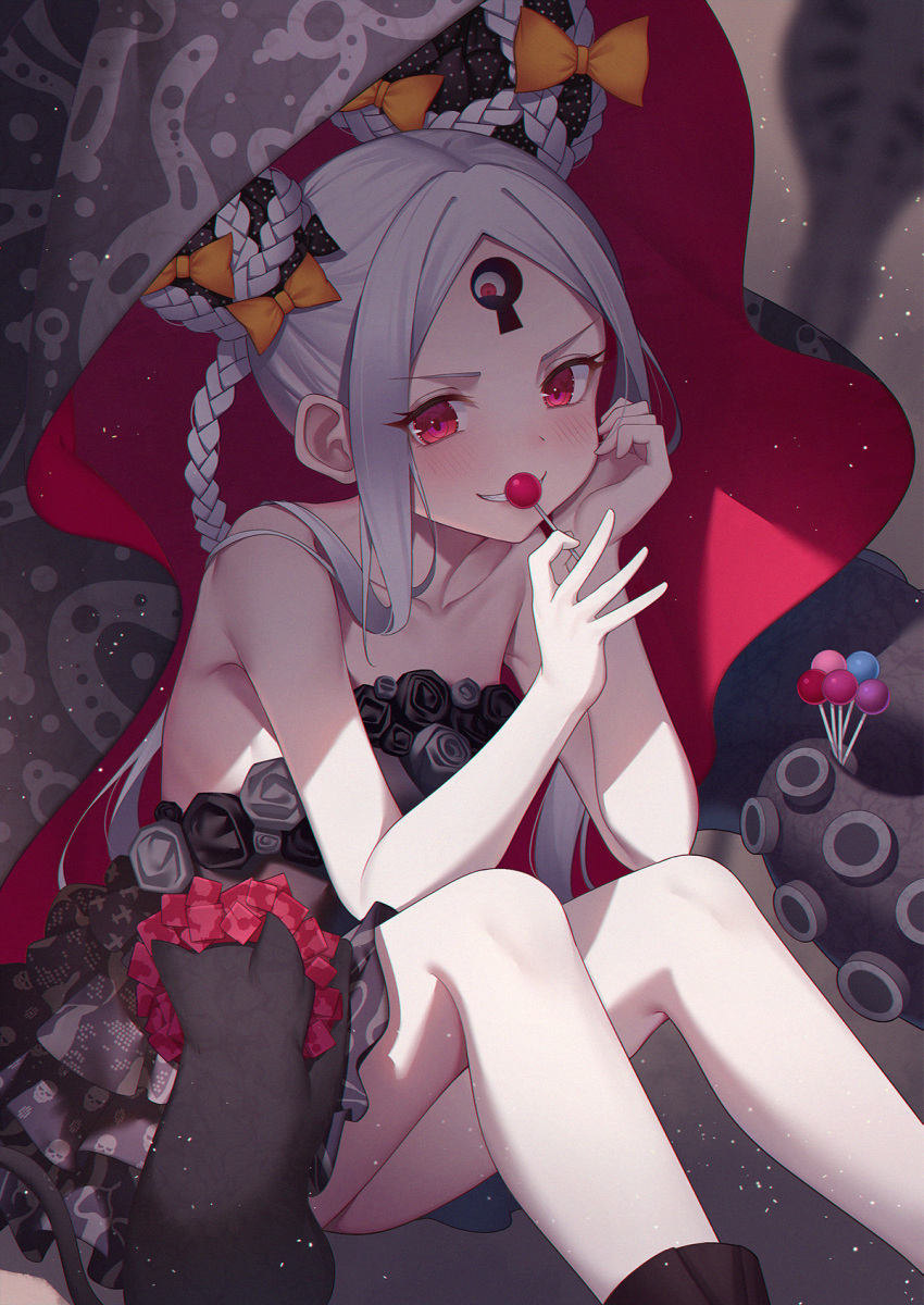 1girl abigail_williams_(fate) black_dress blush bow braid candy clenched_teeth collarbone commentary_request dress fate/grand_order fate_(series) food forehead hair_bow highres holding holding_candy holding_food holding_lollipop keyhole legs lollipop looking_at_viewer orange_bow pale_skin red_eyes sitting smile solo teeth white_hair yukiyama_momo