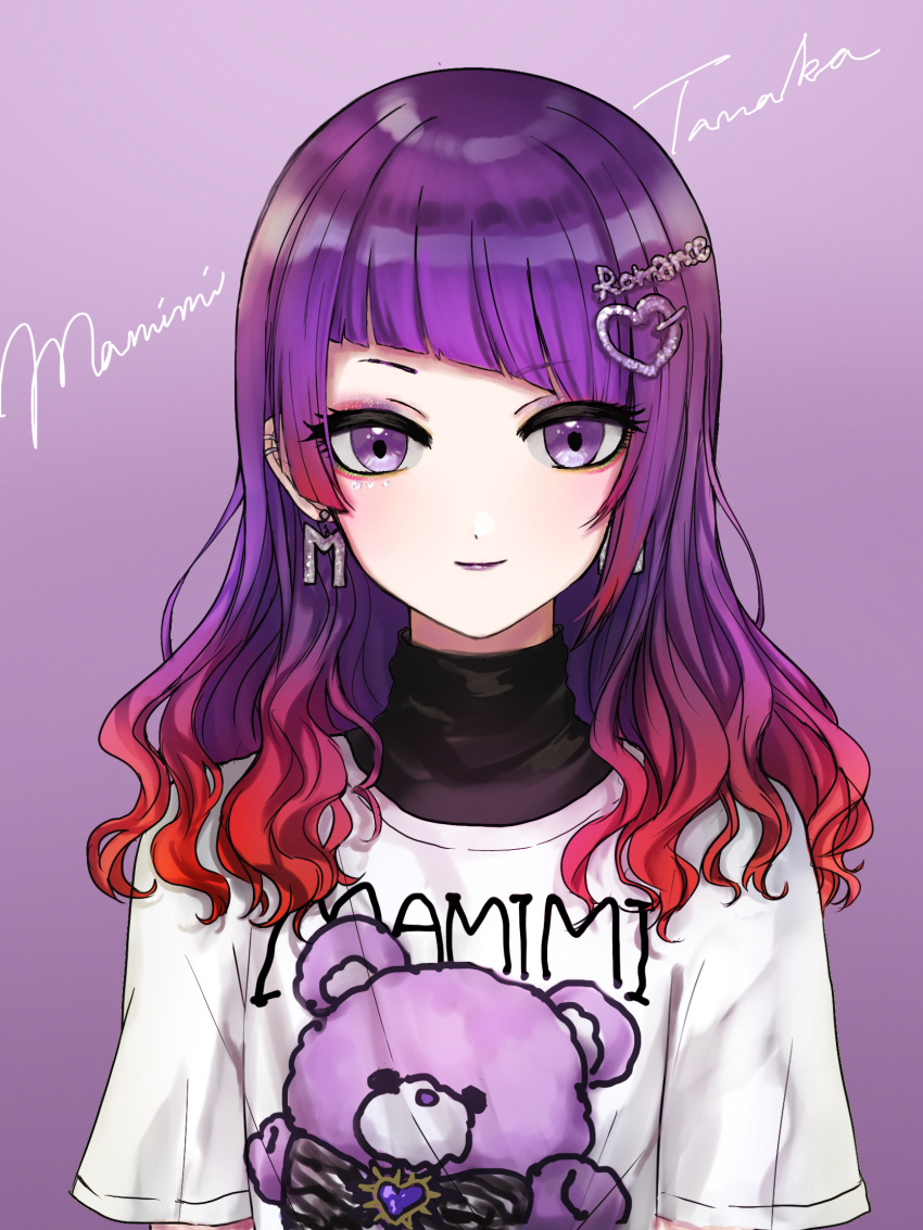 1girl bangs blunt_bangs character_name closed_mouth earrings eyebrows_visible_through_hair gradient_hair hair_ornament heart heart_hair_ornament highres idolmaster idolmaster_shiny_colors jewelry kuromitsu_maria long_hair looking_at_viewer multicolored_hair print_shirt purple_background purple_hair purple_lips redhead shiny shiny_hair shirt short_sleeves smile solo t-shirt tanaka_mamimi turtleneck upper_body violet_eyes white_shirt