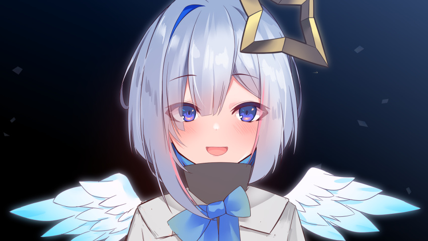 1girl :d amane_kanata bangs black_shirt blue_bow blue_hair blush bow eyebrows_visible_through_hair feathered_wings grey_jacket hair_between_eyes high_collar highres hololive jacket looking_at_viewer mini_wings multicolored_hair open_mouth shirt sidelocks silver_hair smile solo two-tone_hair violet_eyes virtual_youtuber white_wings wings yoshiheihe