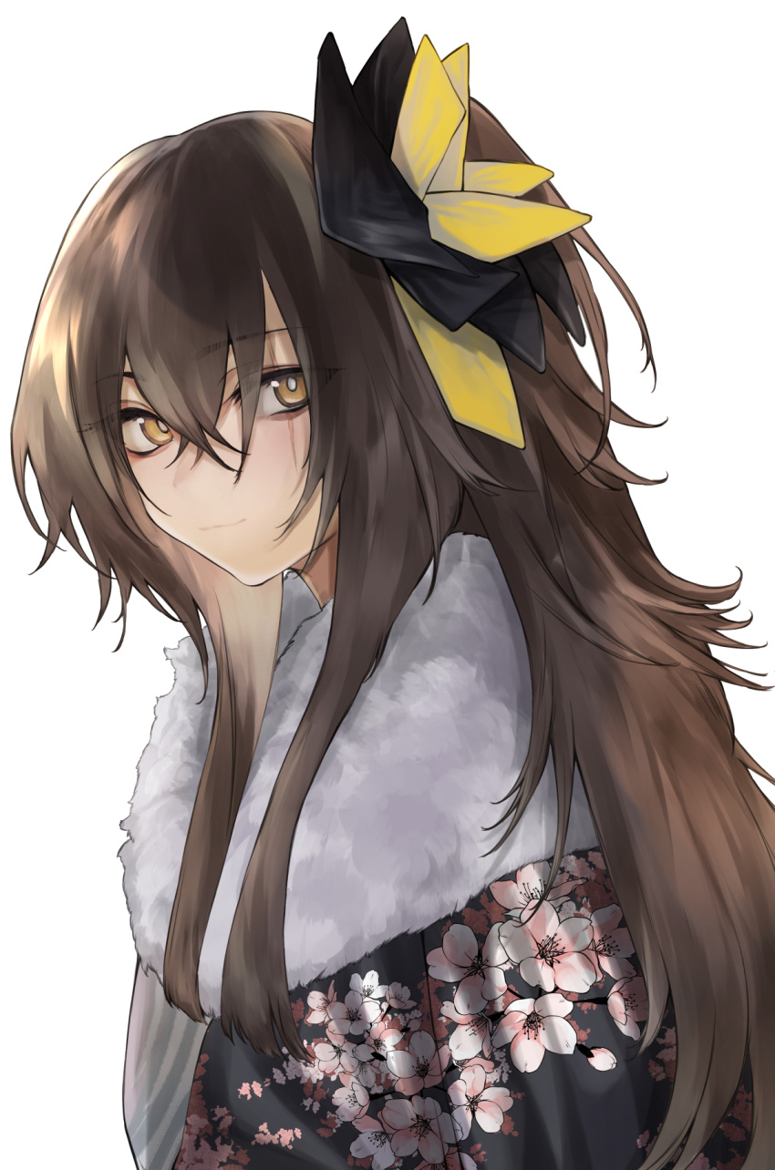 1girl brown_hair commentary commission eyebrows_visible_through_hair floral_print from_side fur_collar girls_frontline hair_between_eyes hair_ornament highres japanese_clothes kimono kojima_(blue_stardust) long_hair looking_at_viewer looking_to_the_side messy_hair official_alternate_costume one_side_up scar scar_across_eye skeb_commission smile solo ump45_(girls_frontline) upper_body white_background yellow_eyes