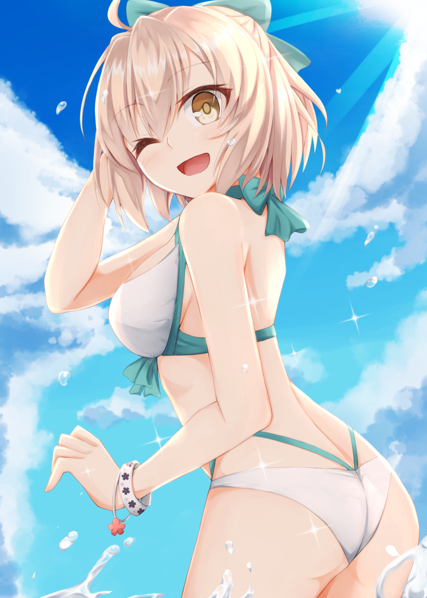 1girl absurdres aqua_bow ass bangs bikini blonde_hair blue_sky bow bracelet clouds cloudy_sky commentary_request cowboy_shot day droplet eyebrows_visible_through_hair fate/grand_order fate_(series) from_behind hair_bow halterneck hand_on_own_head highres jewelry kuzukiri_(riezenagel) looking_at_viewer looking_back multi-strapped_bikini okita_souji_(fate)_(all) okita_souji_(swimsuit_assassin)_(fate) one_eye_closed open_mouth outdoors partial_commentary short_hair sky smile solo sparkle splashing standing swimsuit water white_bikini yellow_eyes