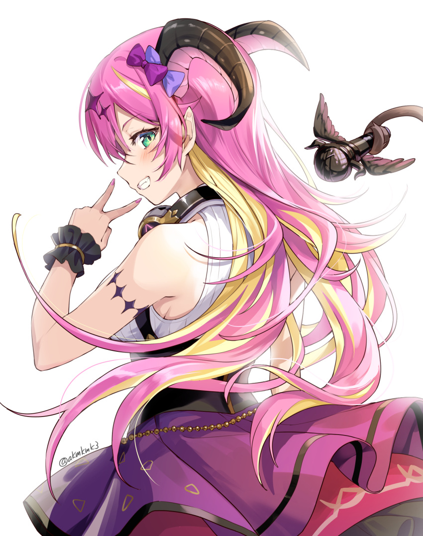 1girl asymmetrical_horns bangs blonde_hair blush bow commentary_request corset cowboy_shot demon_girl demon_horns from_behind green_eyes grin hair_between_eyes hair_bow hair_ornament headphones headphones_around_neck highres holding holding_microphone holding_with_tail hololive horns long_hair looking_at_viewer looking_back mano_aloe microphone multicolored_hair nail_polish pink_hair pink_nails pointy_ears prehensile_tail profile purple_bow purple_skirt rokcha shirt simple_background skirt sleeveless sleeveless_shirt smile solo sparkle_hair_ornament standing tail tail_raised twitter_username two-tone_hair v very_long_hair virtual_youtuber white_background white_shirt wrist_cuffs