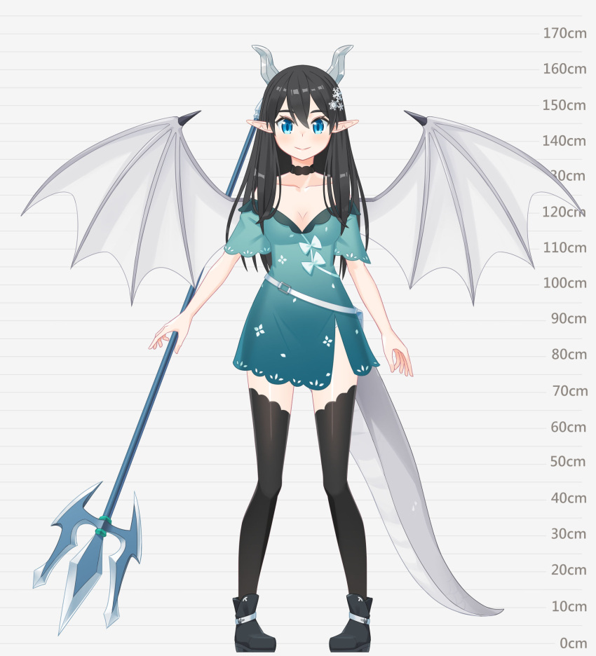 1girl ankle_boots black_choker black_footwear black_hair black_legwear blue_dress blue_eyes blush boots choker closed_mouth dragon_horns dragon_tail dragon_wings dress height_chart highres holding horns looking_at_viewer mao_lian_(nekokao) original pointy_ears polearm short_sleeves smile solo tail thigh-highs trident weapon wings