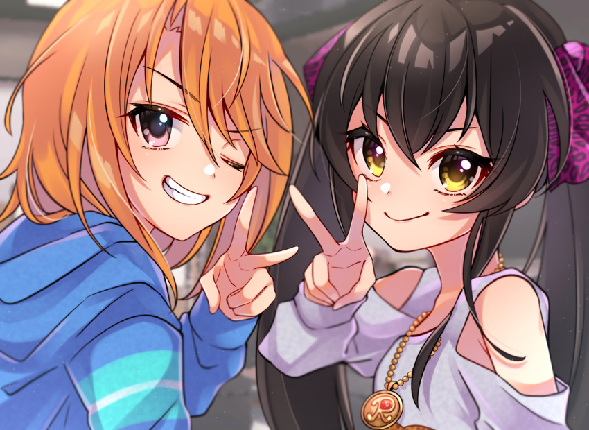 2girls beat_shooter_(idolmaster) black_hair blue_hoodie blurry depth_of_field ggyoku grin hand_up hood hoodie idolmaster idolmaster_cinderella_girls indoors jewelry looking_at_viewer looking_to_the_side matoba_risa multiple_girls necklace one_eye_closed orange_hair smile twintails upper_body v v-shaped_eyebrows yuuki_haru