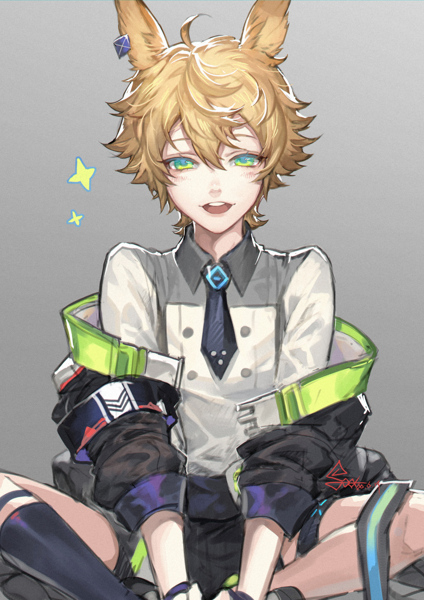 1boy absurdres animal_ears arknights black_jacket black_legwear black_neckwear black_shorts blonde_hair blue_eyes chinese_commentary collared_shirt commentary_request ear_clip green_eyes green_jacket grey_background highres infection_monitor_(arknights) jacket kneehighs leonhardt_(arknights) looking_at_viewer male_focus multicolored multicolored_eyes necktie off_shoulder open_mouth rabbit_boy rabbit_ears shirt short_hair short_necktie shorts signature simple_background single_kneehigh sitting smile spade-m sparkle upper_teeth white_shirt