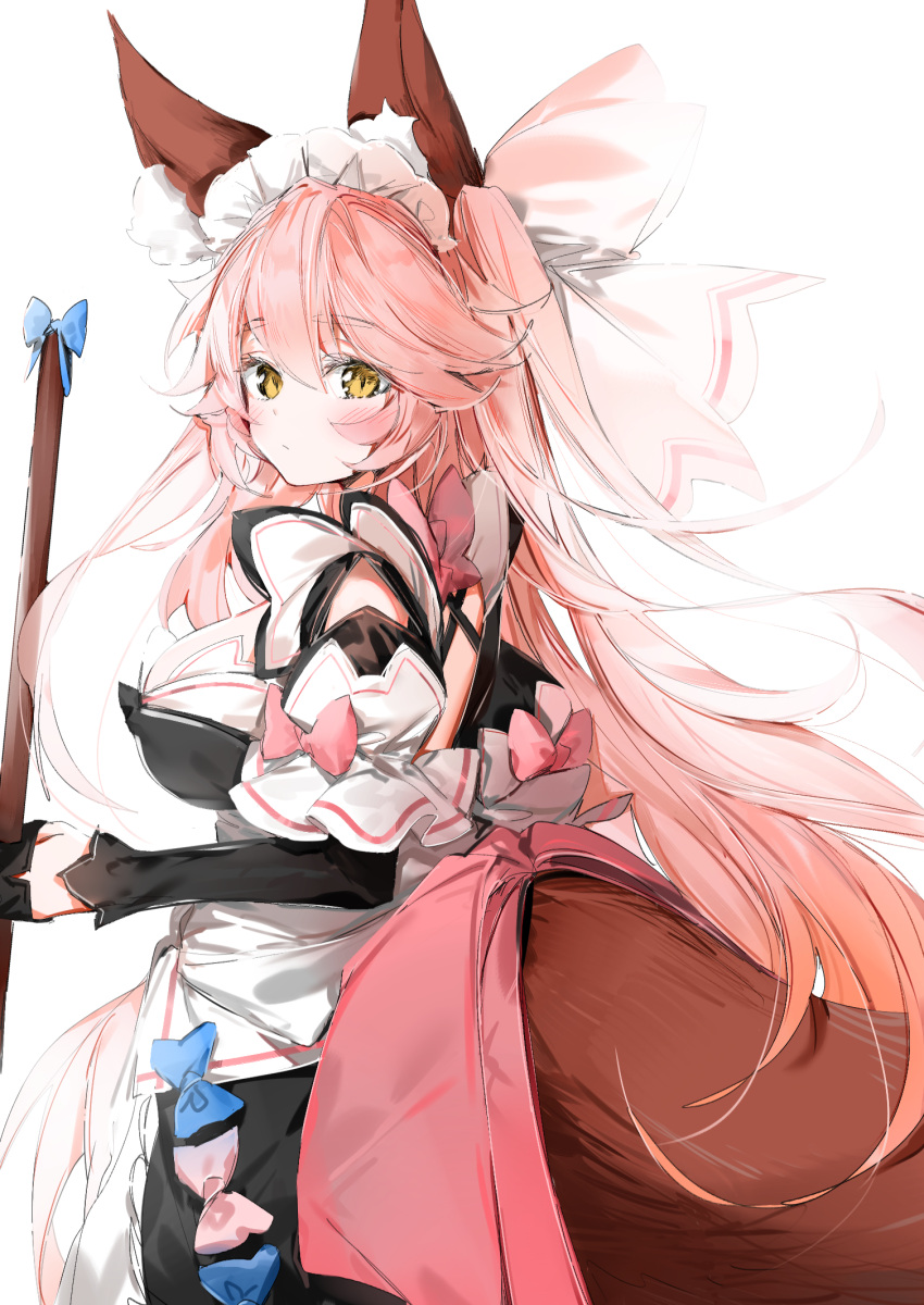 1girl animal_ear_fluff animal_ears bangs breasts fate/extra fate_(series) fox_ears fox_girl fox_tail hair_between_eyes highres large_breasts long_hair looking_at_viewer pink_hair sidelocks silver_(chenwen) tail tamamo_(fate) tamamo_no_mae_(fate/extra) yellow_eyes