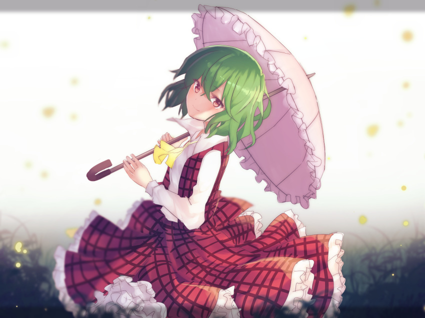 1girl ascot commentary_request eyebrows_visible_through_hair frilled_skirt frills green_hair hair_between_eyes highres kazami_yuuka light_blush light_particles long_sleeves looking_at_viewer one-hour_drawing_challenge parasol plaid plaid_skirt plaid_vest red_eyes shirt short_hair skirt smile solo tauta_(meshia8787) touhou umbrella vest white_shirt wing_collar yellow_neckwear