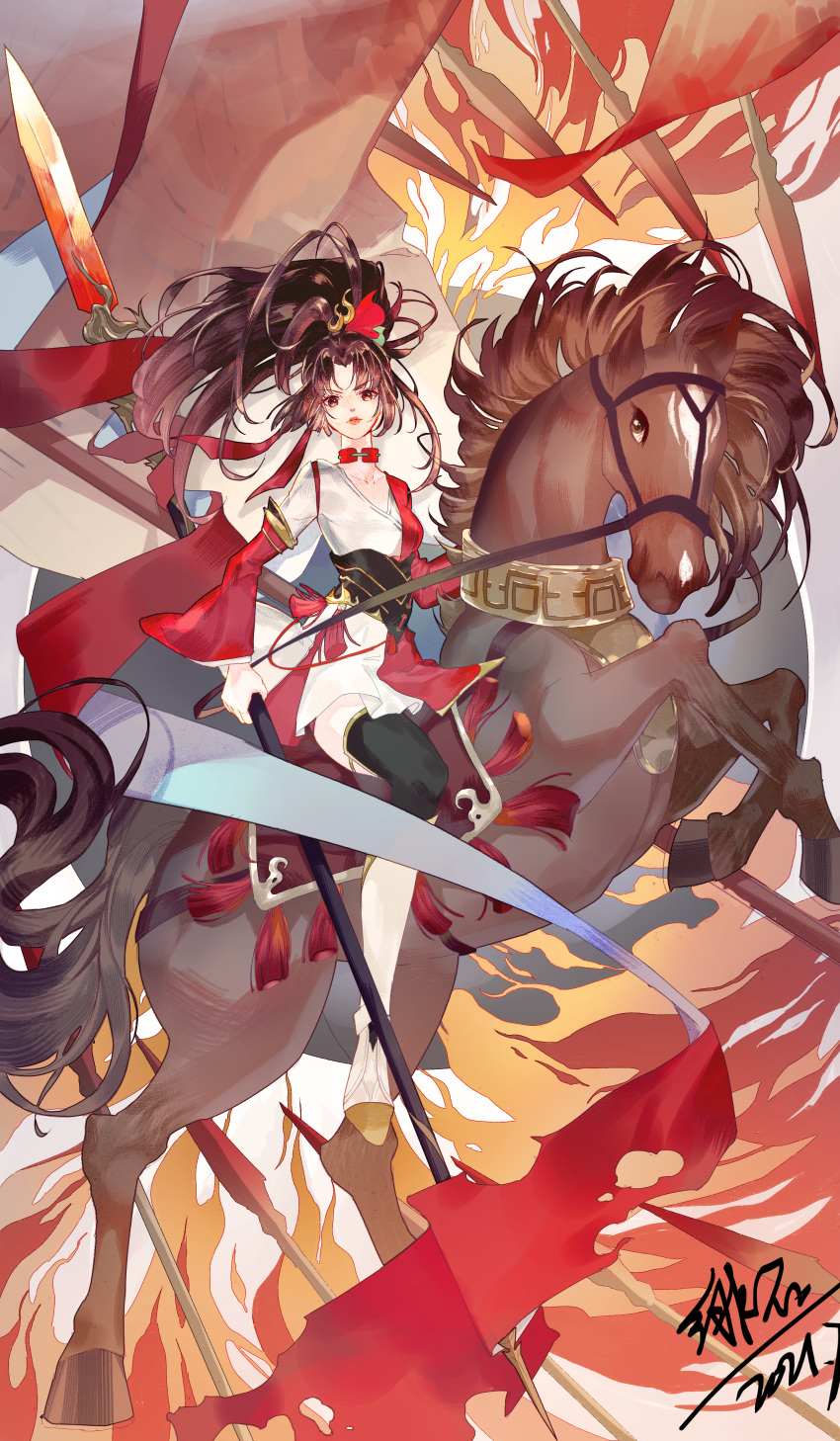 1girl absurdres bangs black_hair brown_eyes brown_hair choker fire high_ponytail highres holding holding_weapon horse japanese_clothes kimono long_hair long_sleeves looking_at_viewer parted_bangs pleated_skirt ponytail red_kimono scarlet_(garnet1990) skirt solo tassel thigh-highs wangzhe_rongyao war weapon white_skirt wide_sleeves yun_ying