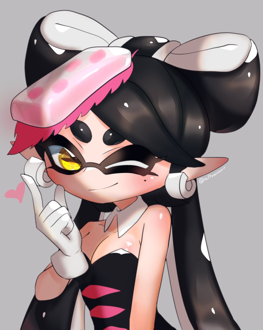 +_+ 1girl ;) altoooooon bangs black_hair black_jumpsuit breasts callie_(splatoon) closed_mouth cowboy_shot detached_collar earrings food food_on_head gloves highres index_finger_raised jewelry looking_at_viewer medium_breasts mole mole_under_eye object_on_head one_eye_closed pointy_ears smile solo splatoon_(series) splatoon_1 strapless sushi swept_bangs symbol-only_commentary tentacle_hair tied_hair twitter_username white_gloves yellow_eyes