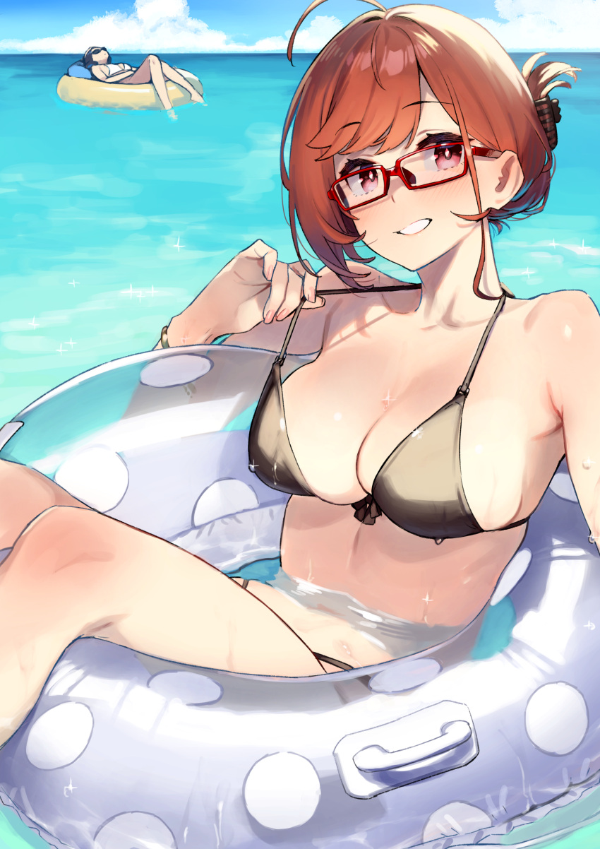 2girls 92m absurdres afloat ahoge bare_arms bare_shoulders bikini black_bikini blush bracelet breasts brown_hair collarbone commentary day folded_ponytail glasses grin highres innertube jewelry large_breasts looking_back multiple_girls ocean original outdoors parted_lips partially_submerged red-framed_eyewear redhead smile solo_focus strap_lift swimsuit water