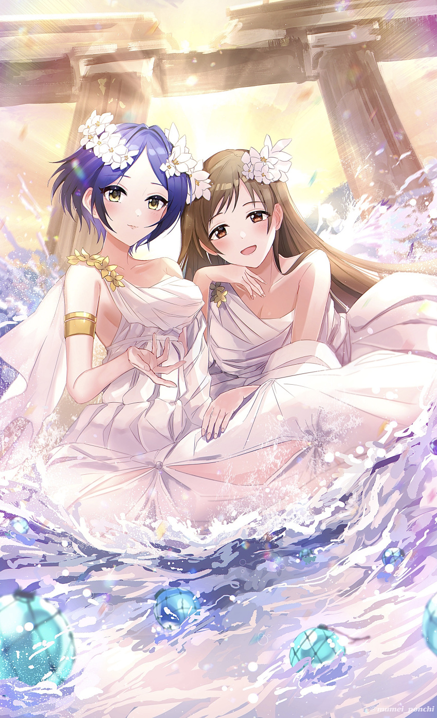 2girls :d absurdres armlet armpit_crease asymmetrical_clothes bare_shoulders beckoning blurry blush commentary_request depth_of_field dress greek_clothes hayami_kanade head_rest head_wreath highres idolmaster idolmaster_cinderella_girls idolmaster_cinderella_girls_starlight_stage light_smile multiple_girls mumei_ponchi nitta_minami open_mouth pleated_dress smile spray sunset temple white_dress
