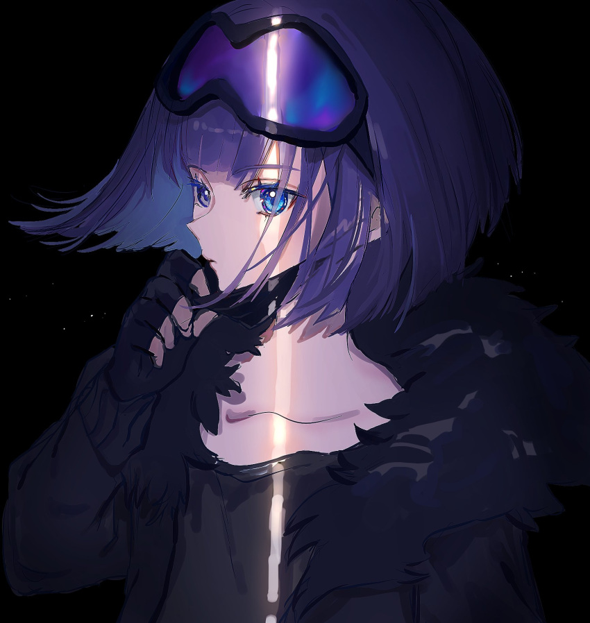 1girl andreana_(arknights) arknights black_background black_gloves black_shirt blue_eyes closed_mouth collarbone commentary eyebrows_visible_through_hair gloves goggles goggles_on_head hand_up highres long_sleeves nanaponi purple_hair shirt short_hair simple_background solo upper_body