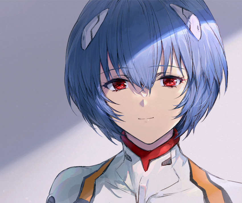 1girl ayanami_rei bangs blue_hair closed_mouth commentary_request eyebrows_visible_through_hair hair_ornament haoni highres interface_headset lips looking_at_viewer neon_genesis_evangelion plugsuit red_eyes shiny shiny_hair short_hair simple_background skin_tight smile solo turtleneck upper_body