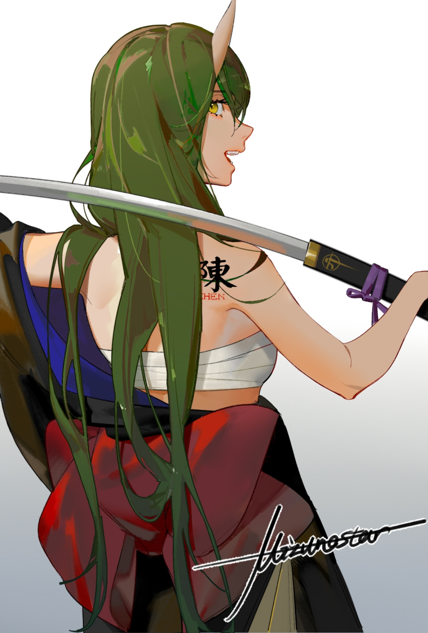 1girl :d arknights black_kimono chinese_commentary commentary_request from_behind gradient gradient_background green_eyes green_hair grey_background highres holding holding_sword holding_weapon horns hoshiguma_(arknights) japanese_clothes katana kimono long_hair looking_at_viewer looking_back oni_horns open_mouth sarashi shuiye_xing signature single_horn smile solo sword weapon