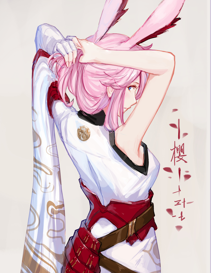 1girl absurdres adjusting_hair animal_ears armor arms_behind_head back bangs beige_background character_name closed_mouth fingerless_gloves fox_ears gloves highres holding holding_hair honkai_(series) honkai_impact_3rd japanese_armor japanese_clothes kai1up looking_at_viewer looking_back pink_hair simple_background single_sleeve solo violet_eyes white_gloves yae_sakura yae_sakura_(flame_sakitama)