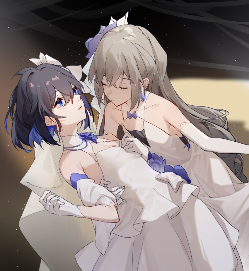 2girls absurdres black_hair blue_eyes blue_hair bronya_zaychik chinese_commentary closed_eyes closed_mouth collarbone colored_inner_hair commentary_request dipping dress earrings elbow_gloves flower gloves grey_hair hair_flower hair_ornament highres honkai_(series) honkai_impact_3rd jewelry kuo_(kuo114514) light_particles long_hair looking_at_another multicolored_hair multiple_girls purple_flower ring seele_vollerei short_hair strapless strapless_dress white_dress white_flower white_gloves yuri