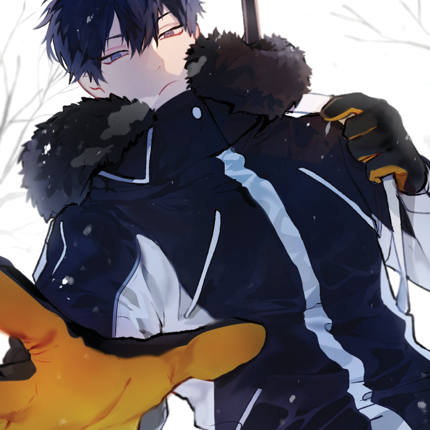 1boy black_hair blue_eyes breath coat fur_trim gloves haikyuu!! highres kageyama_tobio long_sleeves looking_at_viewer male_focus mgmg_1012 outdoors short_hair solo winter winter_clothes winter_coat