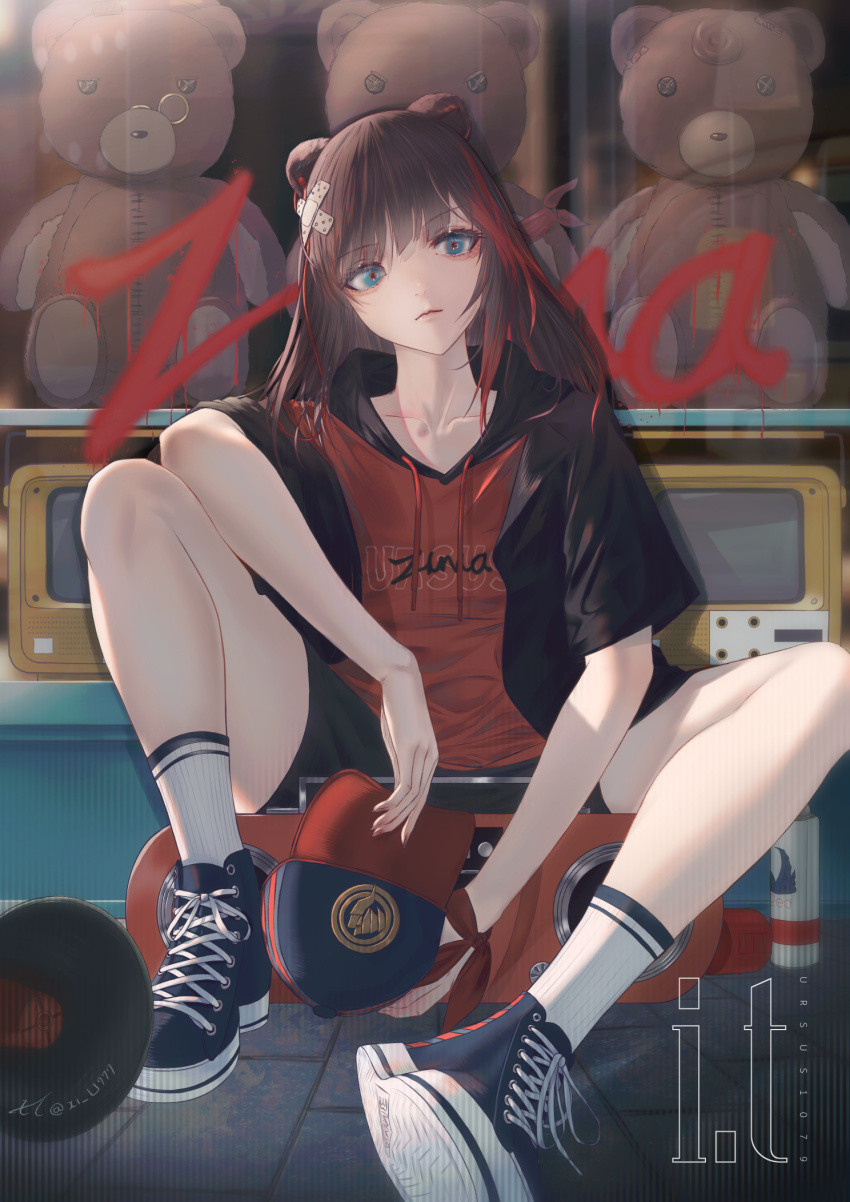 1girl animal_ears arknights bandaid baseball_cap bear_ears black_cardigan black_footwear black_headwear black_shorts blue_eyes brown_hair cardigan chinese_commentary closed_mouth cyrillic_commentary earphones hat hat_removed head_tilt headwear_removed highres holding holding_clothes holding_hat jacket knees_up looking_at_viewer mixed-language_commentary official_alternate_costume open_cardigan open_clothes red_shirt shirt shorts sitting skateboard stuffed_animal stuffed_toy teddy_bear thighs white_background white_legwear xi-u zima_(arknights) zima_(ursusio79)_(arknights)