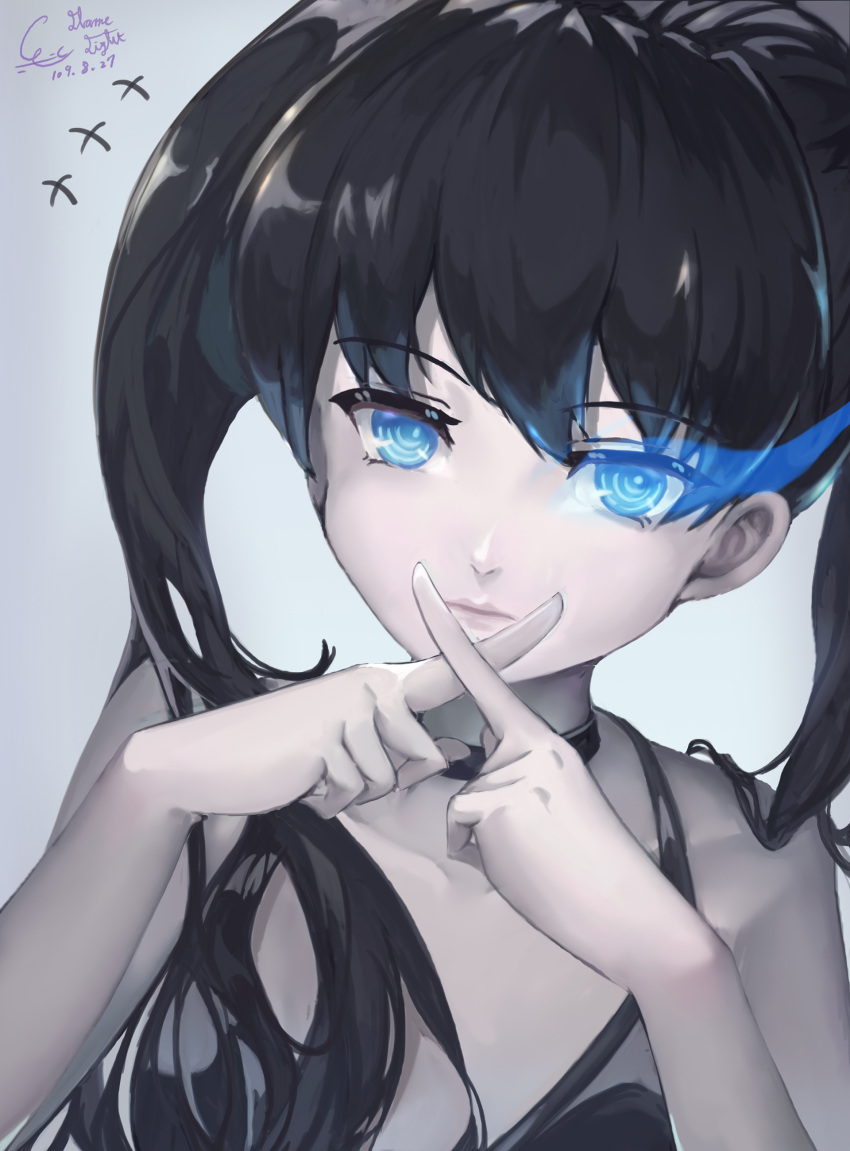 1girl absurdres asymmetrical_hair bangs black_choker black_hair black_rock_shooter black_rock_shooter_(character) blue_eyes blue_fire choker closed_mouth collarbone dated eyebrows_visible_through_hair fire flaming_eye grey_background hair_between_eyes highres long_hair looking_at_viewer shiny shiny_hair signature solo twintails upper_body yan_guang_aoxiang