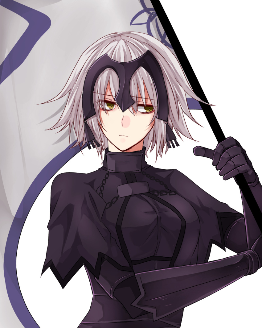 1girl 598teitoku armor armored_dress bangs black_dress chain dress eyebrows_behind_hair eyebrows_visible_through_hair fate/grand_order fate_(series) flag headpiece highres holding holding_flag jeanne_d'arc_(alter)_(fate) jeanne_d'arc_(fate) looking_to_the_side short_hair silver_hair simple_background solo white_background yellow_eyes