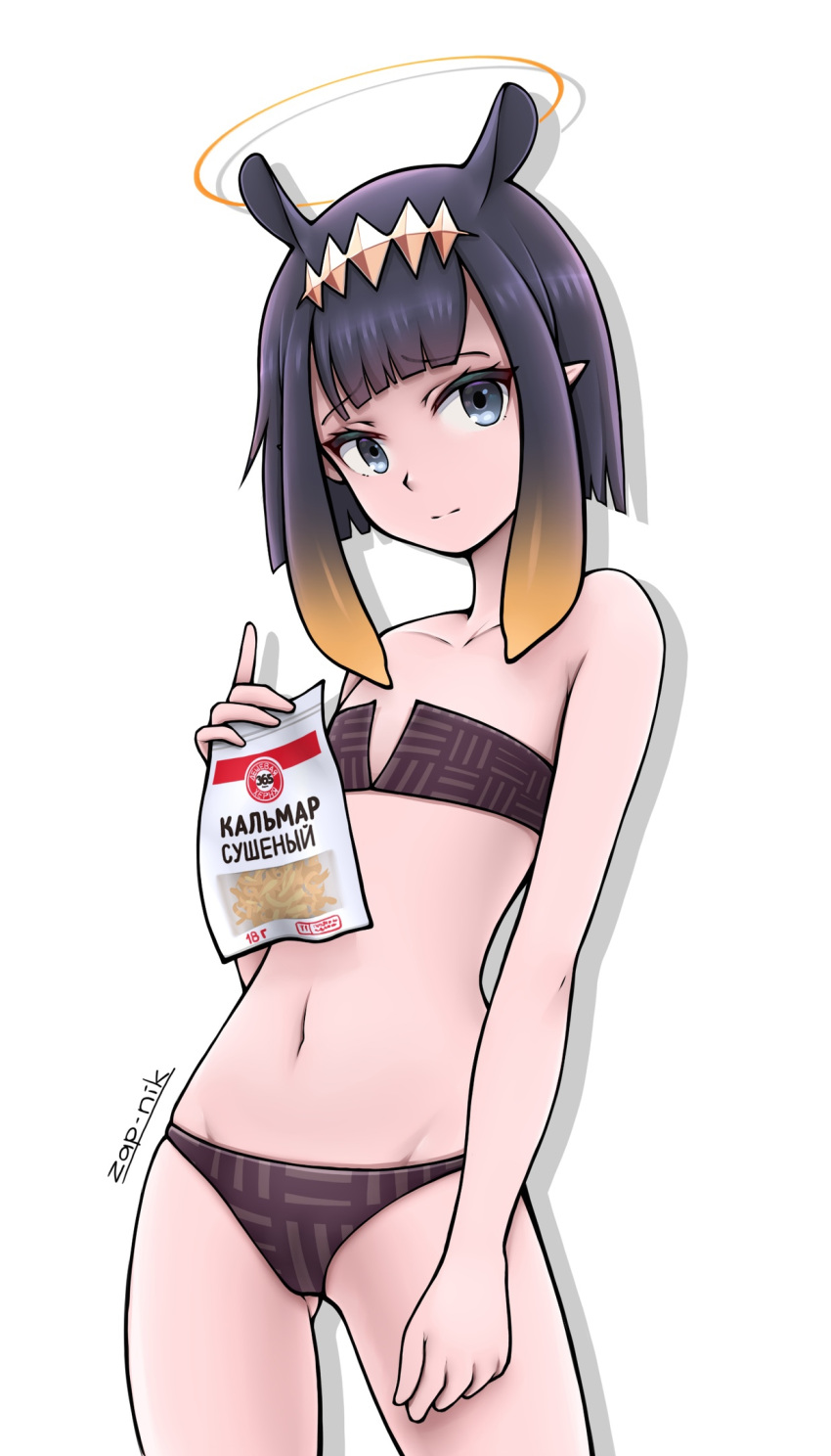 1girl alternate_costume alternate_hair_length alternate_hairstyle artist_name bag bangs bikini black_bikini black_hair blue_eyes contrapposto cowboy_shot diamond_hairband dried_squid eyebrows_visible_through_hair flat_chest food gradient_hair halo highres holding holding_food hololive hololive_english looking_at_viewer multicolored_hair navel ninomae_ina'nis orange_hair pointy_ears russian_text short_hair simple_background solo squid stomach swimsuit tentacle_hair thighs virtual_youtuber white_background zap-nik