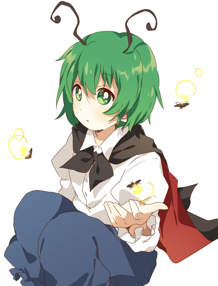 1girl antennae bangs black_cape blue_shorts bug cape collared_shirt commentary_request eyebrows_visible_through_hair feet_out_of_frame firefly flat_chest green_eyes green_hair highres long_sleeves looking_at_viewer open_mouth red_cape sasaki_sakiko shirt short_hair shorts simple_background solo touhou two-sided_cape two-sided_fabric white_background white_shirt wriggle_nightbug