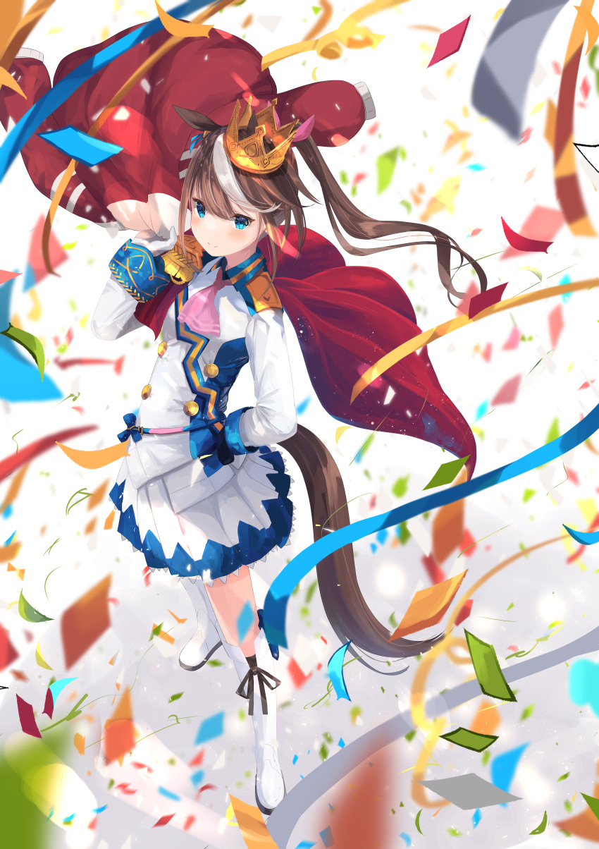 1girl absurdres animal_ears ascot asymmetrical_gloves bangs black_gloves blue_eyes blue_shirt blue_skirt boots brown_hair confetti crown epaulettes force_(fossan_01) full_body gloves gold_trim hand_on_hip hand_up highres holding holding_clothes holding_jacket horse_ears horse_girl horse_tail jacket jacket_removed knee_boots light_blush long_hair long_sleeves looking_at_viewer mismatched_gloves multicolored_hair pink_neckwear pleated_skirt red_jacket shirt simple_background skirt smile solo standing streaked_hair tail tokai_teio_(umamusume) two-tone_hair two-tone_shirt two-tone_skirt umamusume uniform white_background white_footwear white_gloves white_hair white_shirt white_skirt