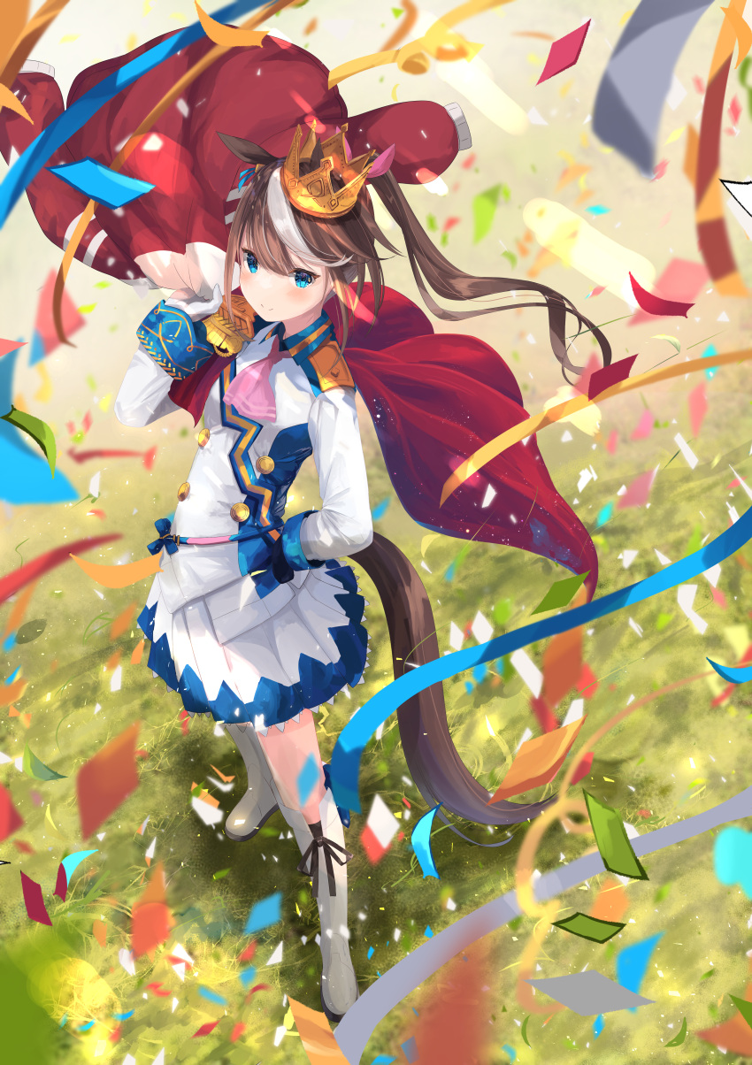 1girl absurdres animal_ears ascot asymmetrical_gloves bangs black_gloves blue_eyes blue_shirt blue_skirt boots brown_hair confetti crown epaulettes force_(fossan_01) full_body gloves gold_trim grass hand_on_hip hand_up highres holding holding_clothes holding_jacket horse_ears horse_girl horse_tail huge_filesize jacket jacket_removed knee_boots light_blush long_hair long_sleeves looking_at_viewer mismatched_gloves multicolored_hair outdoors pink_neckwear pleated_skirt red_jacket shirt skirt smile solo standing streaked_hair tail tokai_teio_(umamusume) two-tone_hair two-tone_shirt two-tone_skirt umamusume uniform white_footwear white_gloves white_hair white_shirt white_skirt