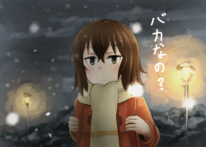 1girl :&lt; adjusting_strap ari_hinoko backpack bag bangs blush boku_dake_ga_inai_machi brown_eyes brown_hair closed_mouth clouds cloudy_sky coat commentary hair_between_eyes highres hinazuki_kayo lamppost long_sleeves looking_at_viewer night outdoors raised_eyebrows randoseru red_coat scarf short_hair sky snowing solo translated upper_body winter_clothes yellow_neckwear yellow_scarf