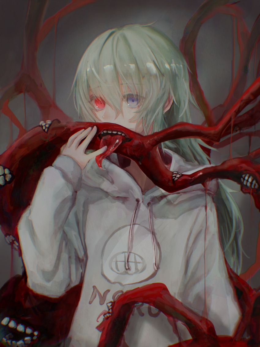 alternate_costume arm_at_side blue_eyes commentary_request eto_(tokyo_ghoul) eyebrows_visible_through_hair gradient gradient_background green_hair hand_up heterochromia highres hood hood_down kagune_(tokyo_ghoul) long_hair long_sleeves noro_(tokyo_ghoul) red_eyes shiny shiny_hair solo straw_like teeth tentacles tokyo_ghoul tongue tongue_out upper_body