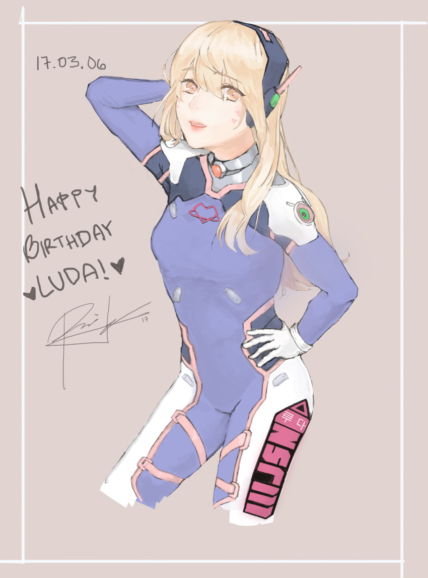 1girl blonde_hair blue_bodysuit bodysuit breasts brown_background brown_eyes character_name copyright_name cosplay cropped_legs d.va_(overwatch) d.va_(overwatch)_(cosplay) dated eyebrows_visible_through_hair hand_on_hip happy_birthday headset heart highres k-pop long_hair luda_(wjsn) overwatch parted_lips pilot_suit railuu real_life signature small_breasts solo wjsn