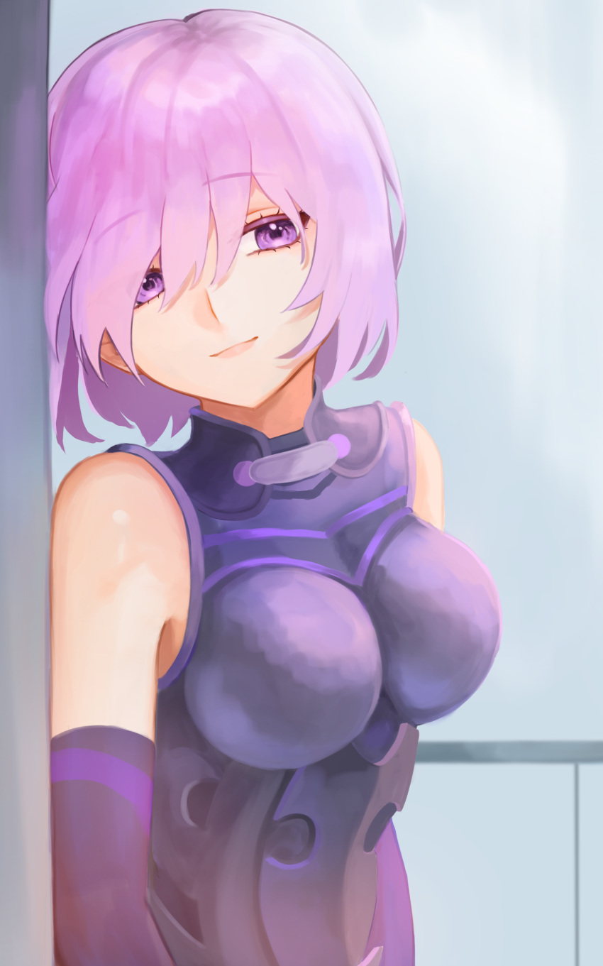 1girl absurdres armor bangs bare_shoulders black_armor boobplate closed_mouth commentary eyebrows_visible_through_hair fate/grand_order fate_(series) hair_between_eyes highres indoors light_purple_hair lips looking_at_viewer mash_kyrielight pink_lips short_hair smile solo upper_body violet_eyes white_3326