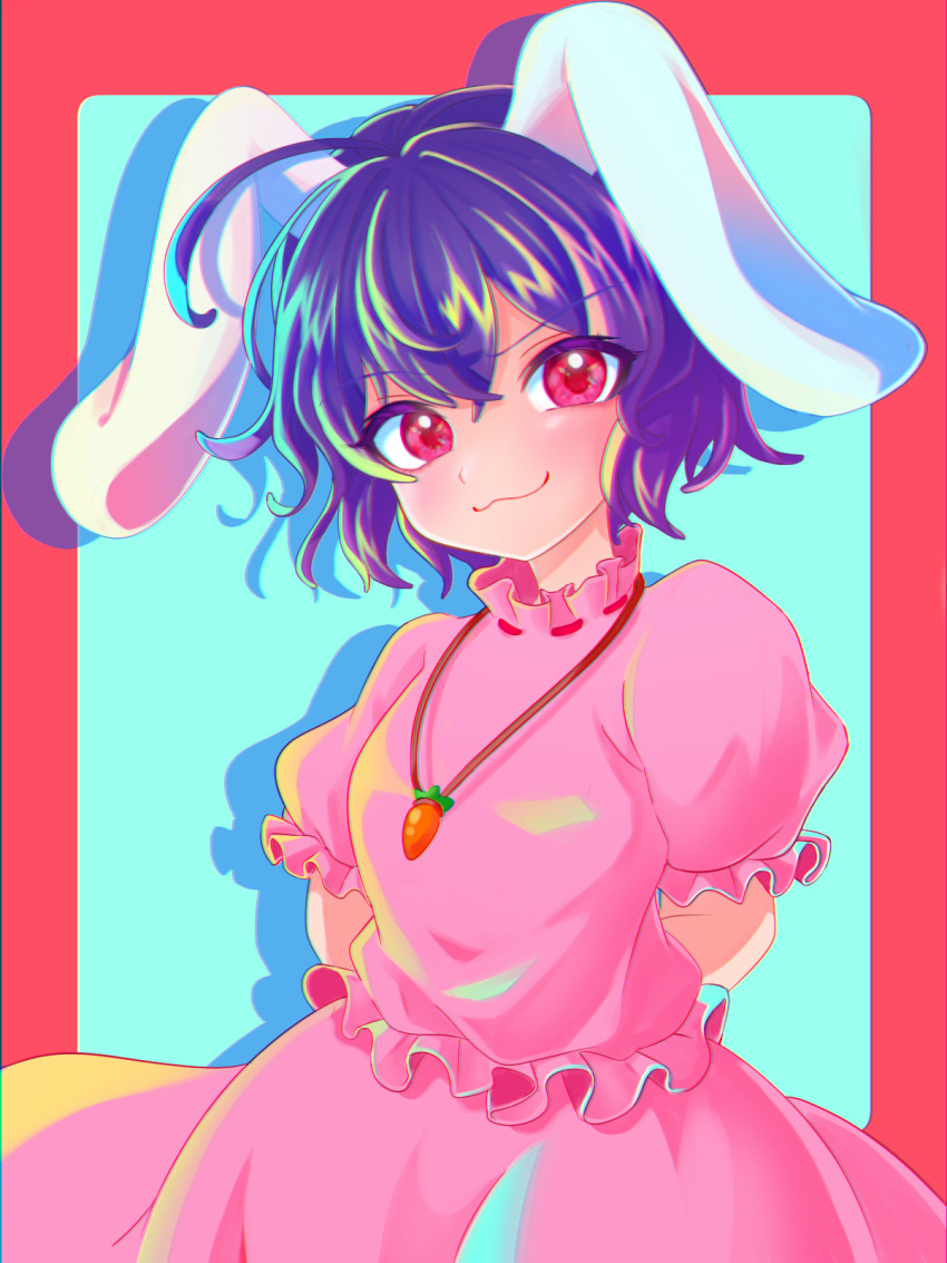 1girl animal_ears arms_behind_back bangs black_hair blue_background breasts carrot_necklace closed_mouth dress eyebrows_visible_through_hair hair_between_eyes highres inaba_tewi looking_at_viewer medium_breasts multicolored multicolored_background oataruu pink_dress puffy_short_sleeves puffy_sleeves rabbit_ears red_background red_eyes shadow short_hair short_sleeves smile solo touhou