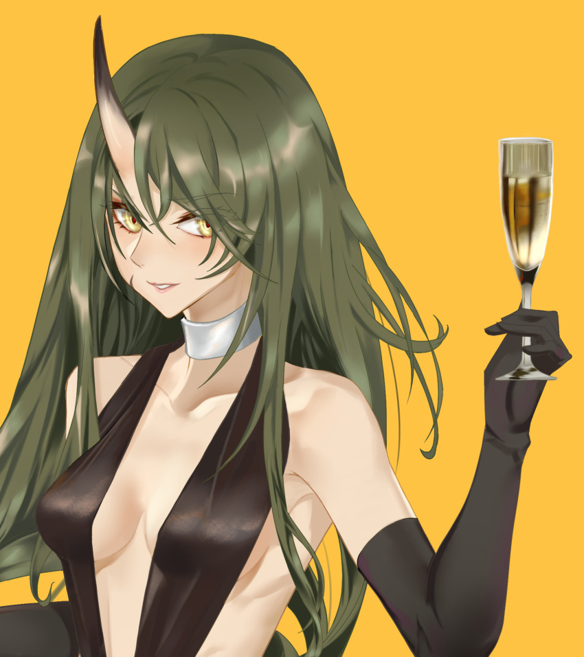 1girl absurdres alcohol alternate_costume arknights bangs bare_shoulders black_dress black_gloves breasts choker collarbone commentary_request cup dress drinking_glass elbow_gloves gloves green_hair grin hair_between_eyes hand_up highres holding holding_cup horns hoshiguma_(arknights) kokushi_shigotoboshuuchuu long_hair looking_at_viewer medium_breasts parted_lips simple_background single_horn smile solo upper_body white_choker wine wine_glass yellow_background yellow_eyes