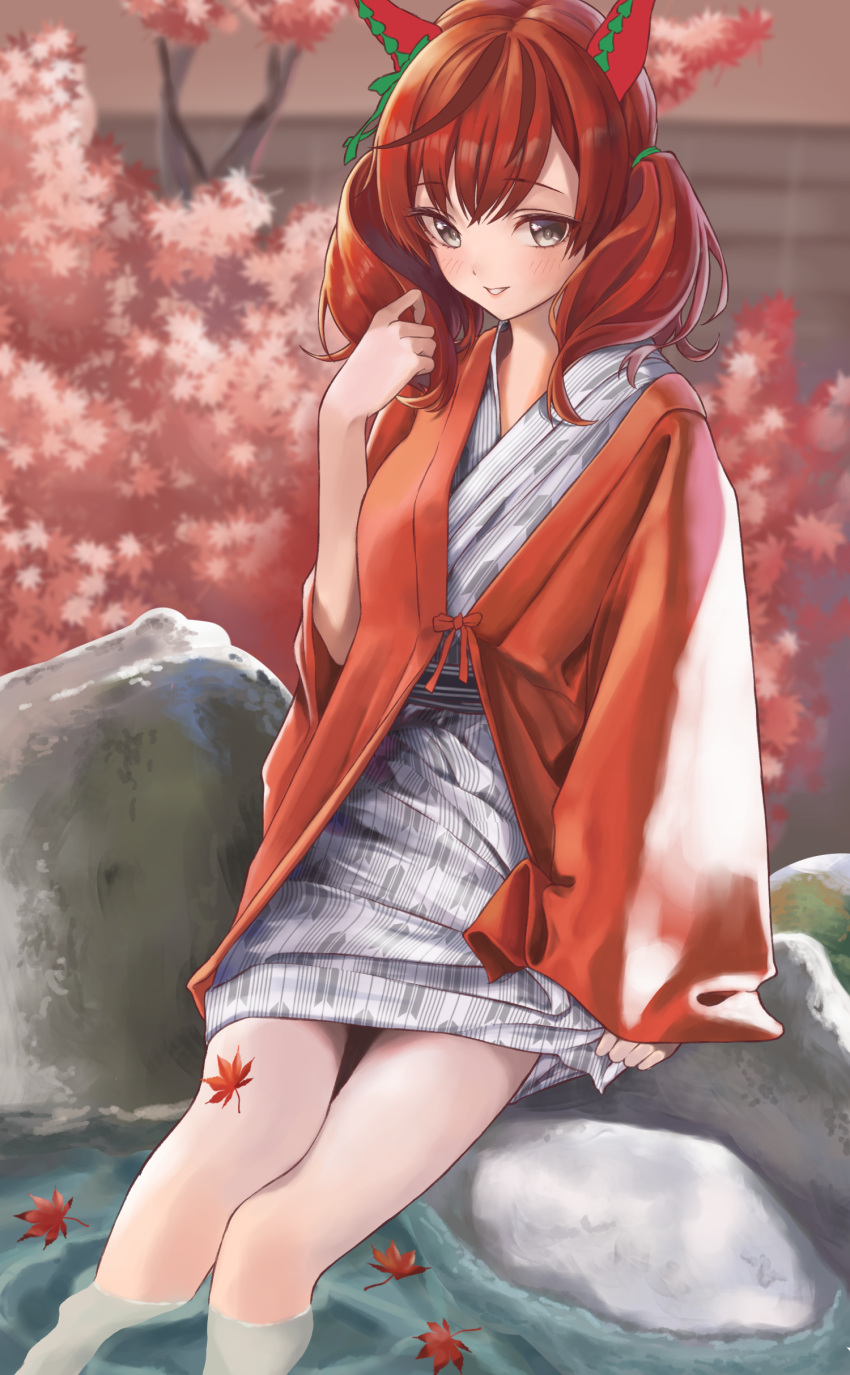 1girl absurdres ashiyu blush bow commentary_request ear_covers green_bow grey_eyes hair_bow highres horse_girl huziko32 japanese_clothes kimono leaf looking_at_viewer maple_leaf nice_nature_(umamusume) onsen partially_submerged redhead short_twintails sitting smile solo tree twintails umamusume water yukata
