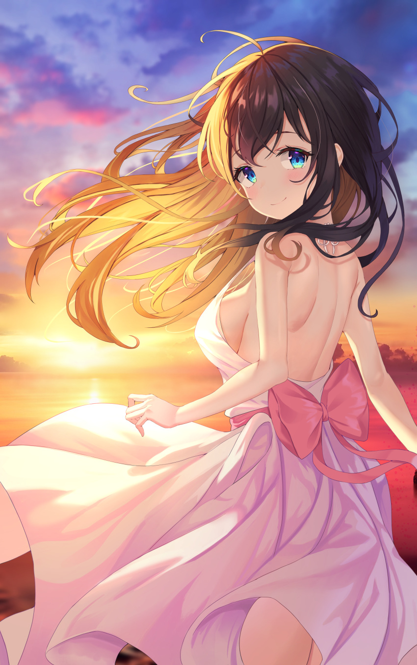 1girl absurdres ahoge back_bow bare_shoulders black_hair blonde_hair blue_eyes blush bow breasts closed_eyes clouds dress evening floating_hair gradient_sky halter_dress halterneck highres horizon looking_back medium_breasts monmo_mu multicolored_hair ocean original pink_bow pink_dress sideboob sky sleeveless sleeveless_dress smile strap_gap sunset water