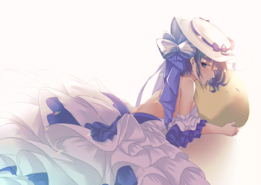 1girl absurdres arm_strap azur_lane backless_dress backless_outfit bare_shoulders bareback blue_bow blue_eyes blue_hair bow cheshire_(azur_lane) cheshire_(highness_in_white)_(azur_lane) dress evening_gown frilled_dress frills from_above hair_bow hat highres layered_dress long_hair looking_at_viewer lying manjuu_(azur_lane) multicolored_hair natsuki_(tyuiojl) official_alternate_costume on_side purple_hair simple_background sleeveless sleeveless_dress solo streaked_hair sun_hat two-tone_hair white_background white_dress white_headwear