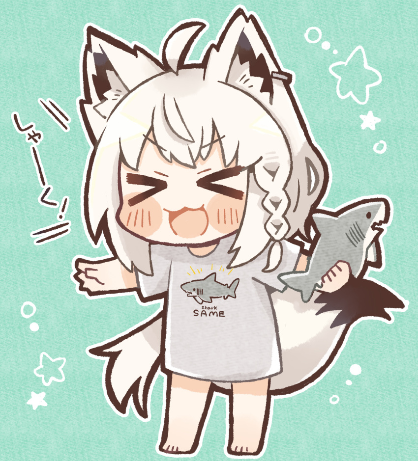 &gt;_&lt; 1girl :3 :d ahoge alternate_costume animal_ear_fluff animal_ears barefoot blush_stickers bow braid chibi clothes_writing commentary_request ear_piercing eyebrows_visible_through_hair fox_ears fox_girl fox_tail full_body green_bow highres hololive long_hair open_mouth outline piercing same_anko shark shirakami_fubuki shirt side_braid simple_background single_braid smile solo star_(symbol) t-shirt tail very_long_sleeves virtual_youtuber white_hair white_outline white_shirt x3 xd